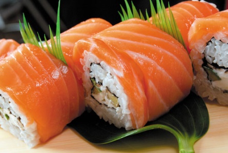 Вкусно! Скидка 50% на роллы от службы доставки «Камикадзе»